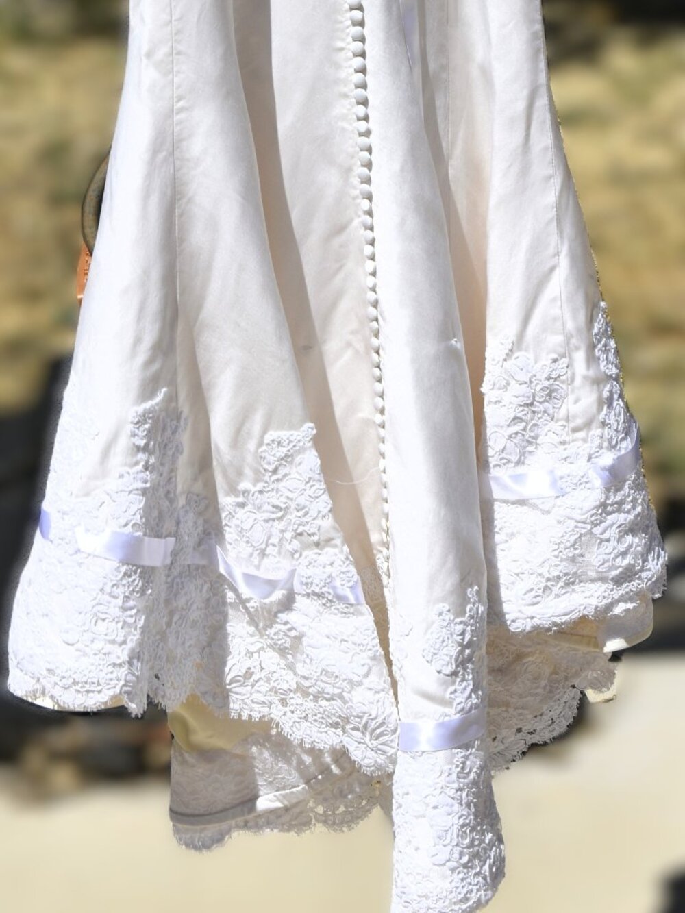 Alvina Valenta Couture Collection Creme & White Strapless Wedding Dress Size 2? - Picture 14 of 15